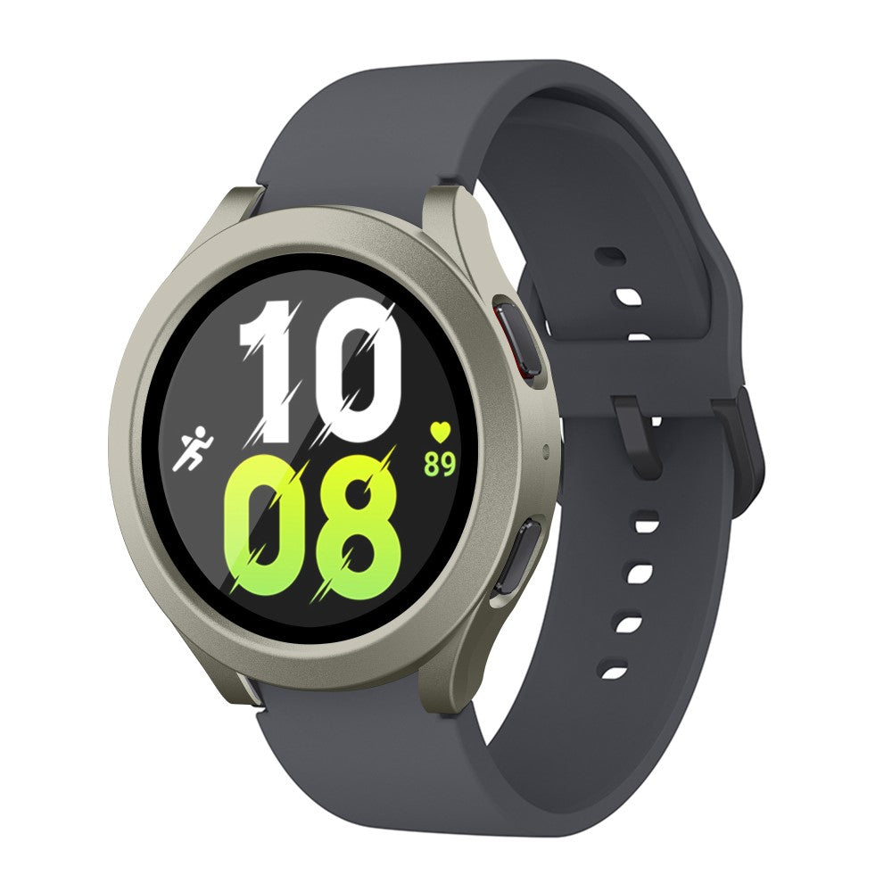 Mega Flot Samsung Galaxy Watch 5 (44mm) / Samsung Galaxy Watch 4 (44mm) Cover med Skærmbeskytter i Plastik og Hærdet Glas - Sølv#serie_9